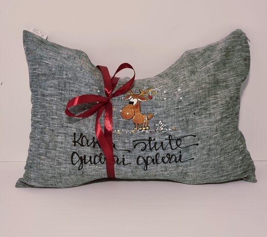 GRIĶU SPILVENS  3  KAKLA STUTE GUDRAI GALVAI* AR BRIEDĪTI MELNI PELĒKS RAIBS